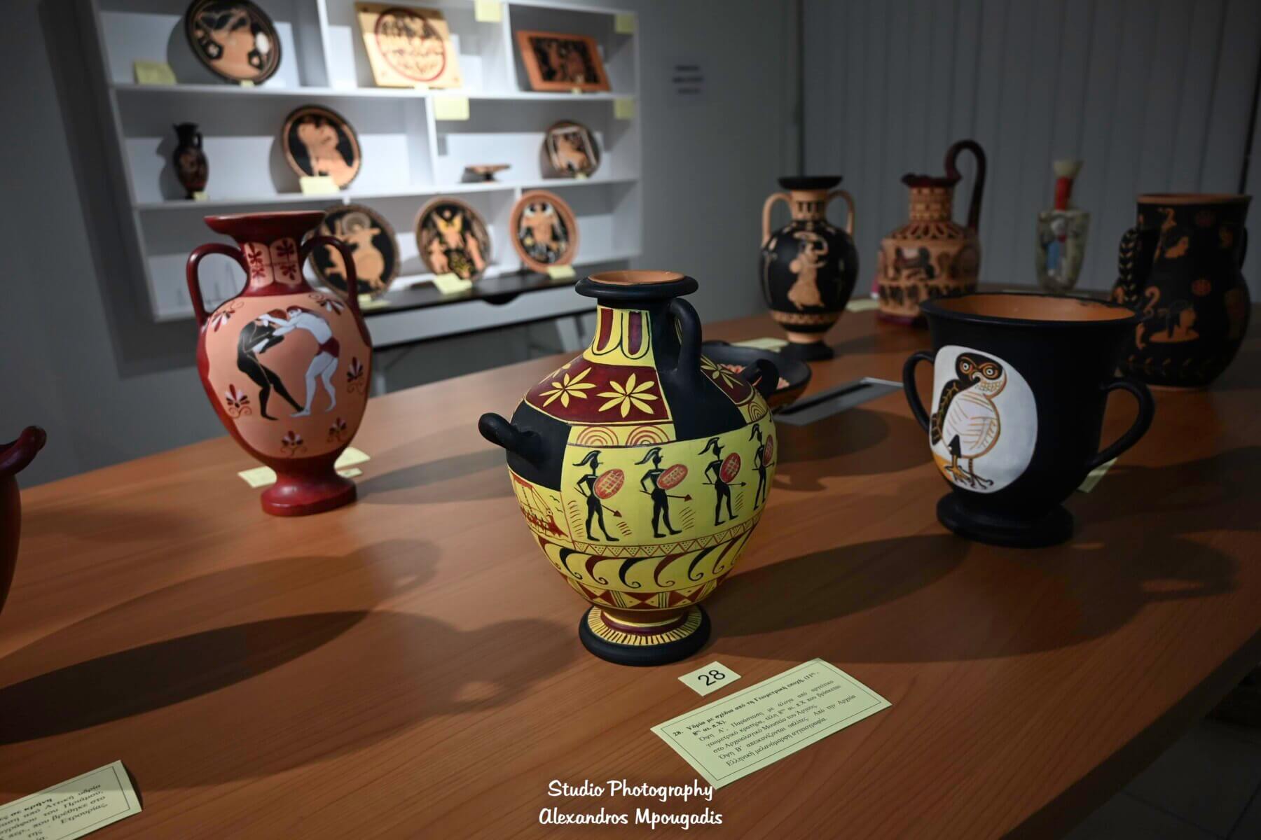 Read more about the article Αγγεία & Ιστορίες ~ Η Έκθεση της Μαρίας Ηλιοπούλου στο sparta.komvos